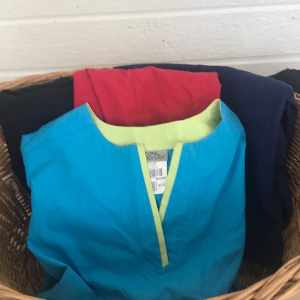 4 pieces scrubs